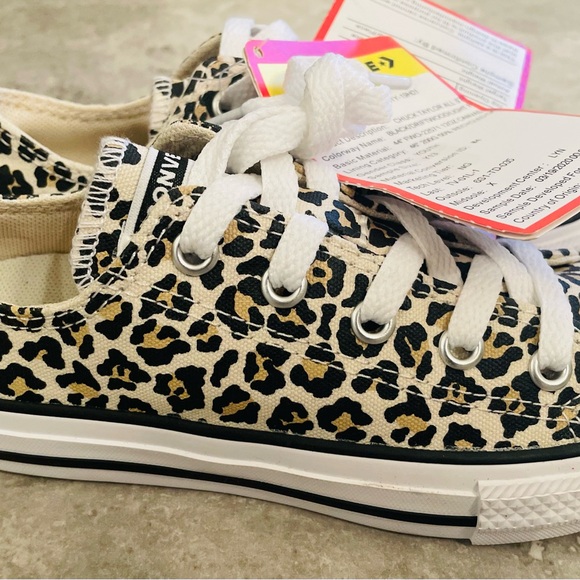 SOLD💥Convers Girls Sneaker - Picture 7 of 10